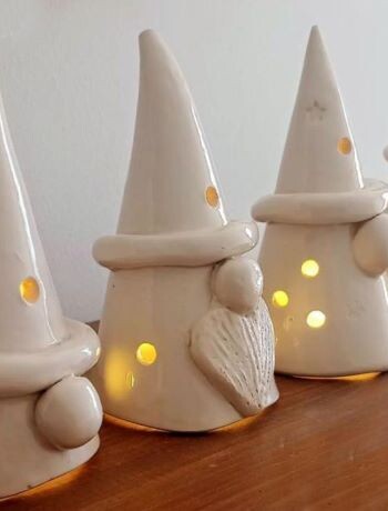 Škrat (hišica za svečko)